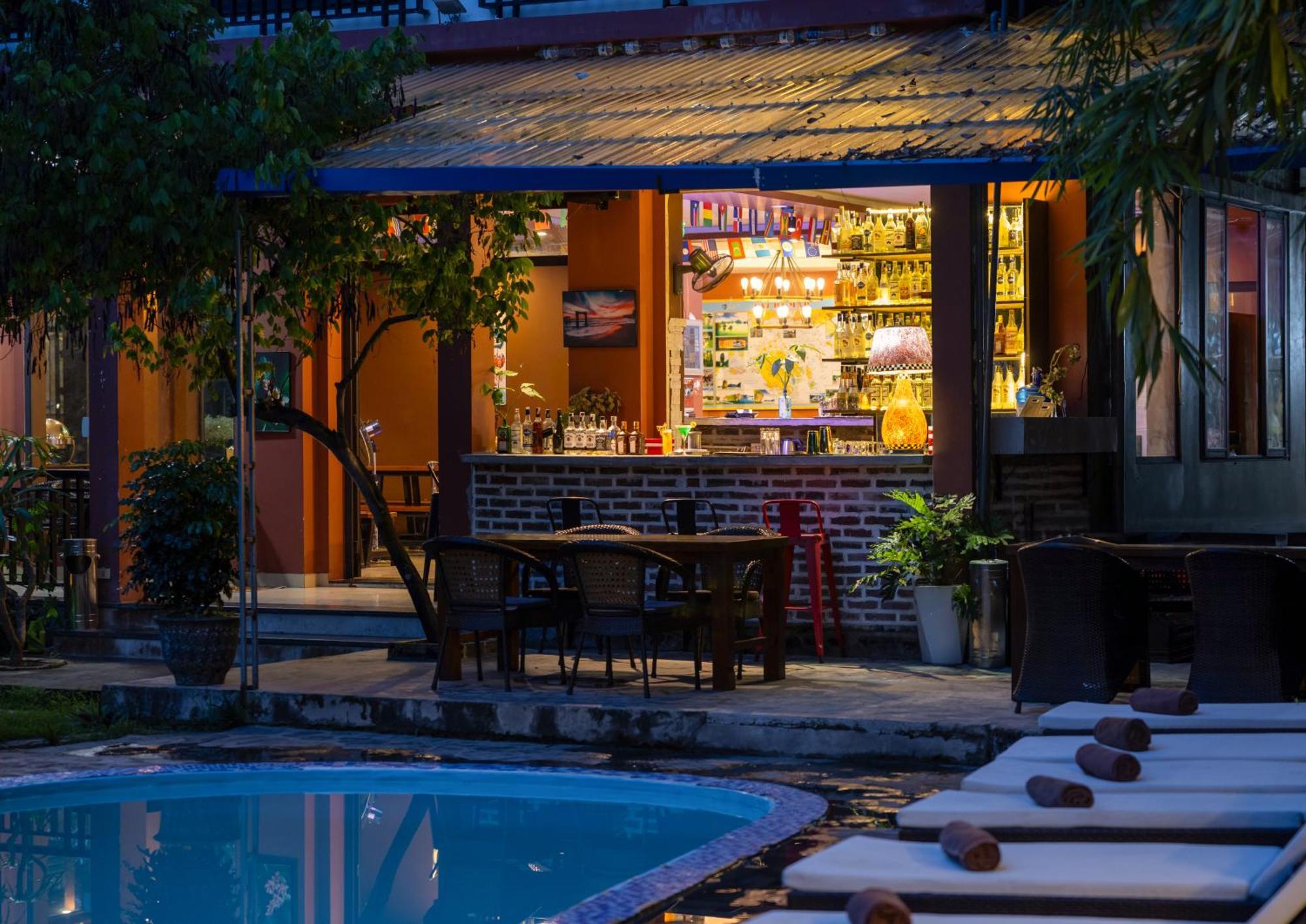 Catba Backpackers Hostel & Pool Bar Chan Chau Exterior photo